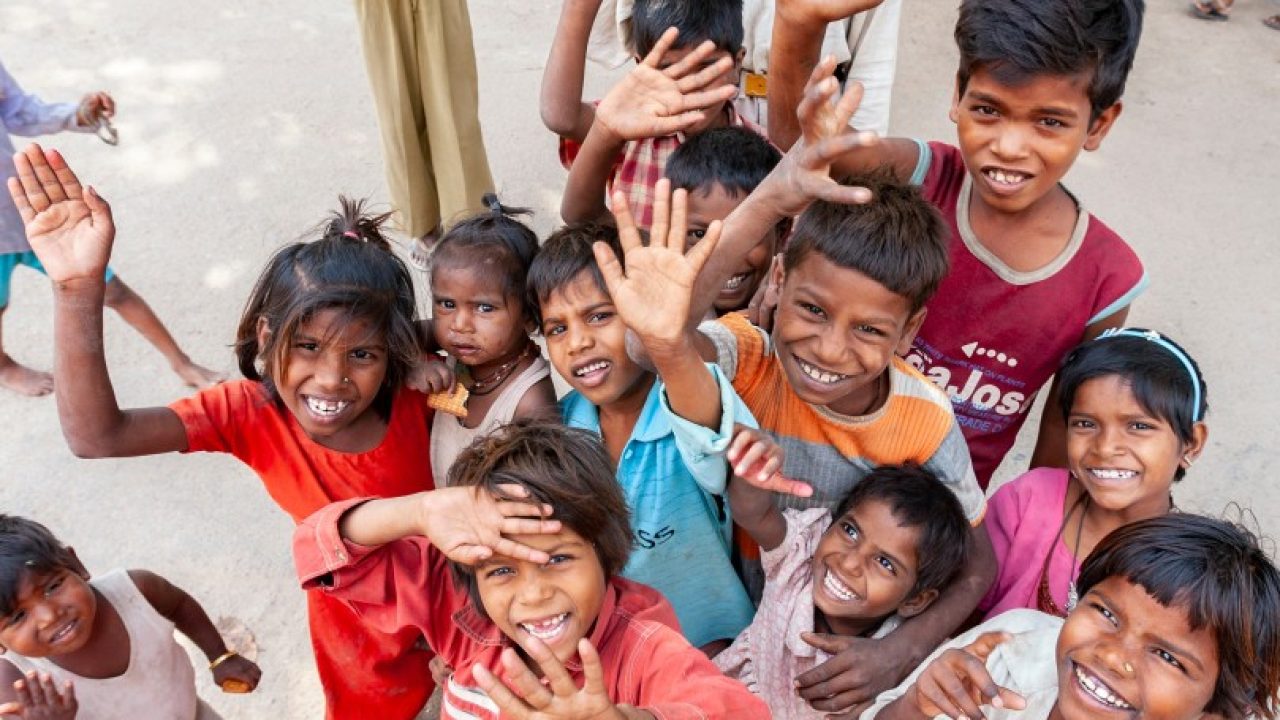 group-of-indian-children-in-a-small-village-near-gwalior-in-the-madhya-pradesh-region-of-india_t20_bzPEbV.jpg